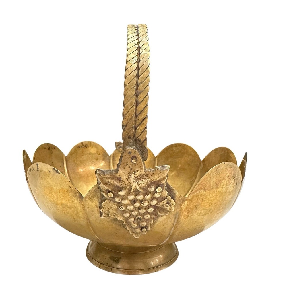 VTG Mid-Century Brass Basket Pedestal Scalloped‎ Edges Grape Vine Movable Handle
